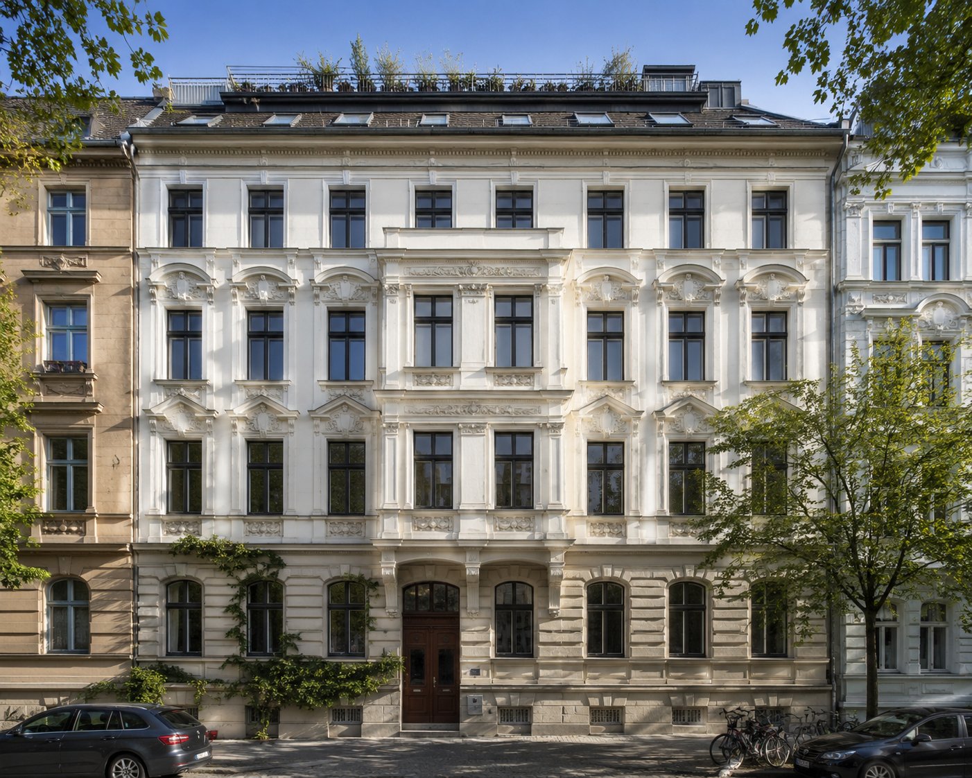 Sanierte Gründerzeit-Stuckfassade unter Denkmalschutz